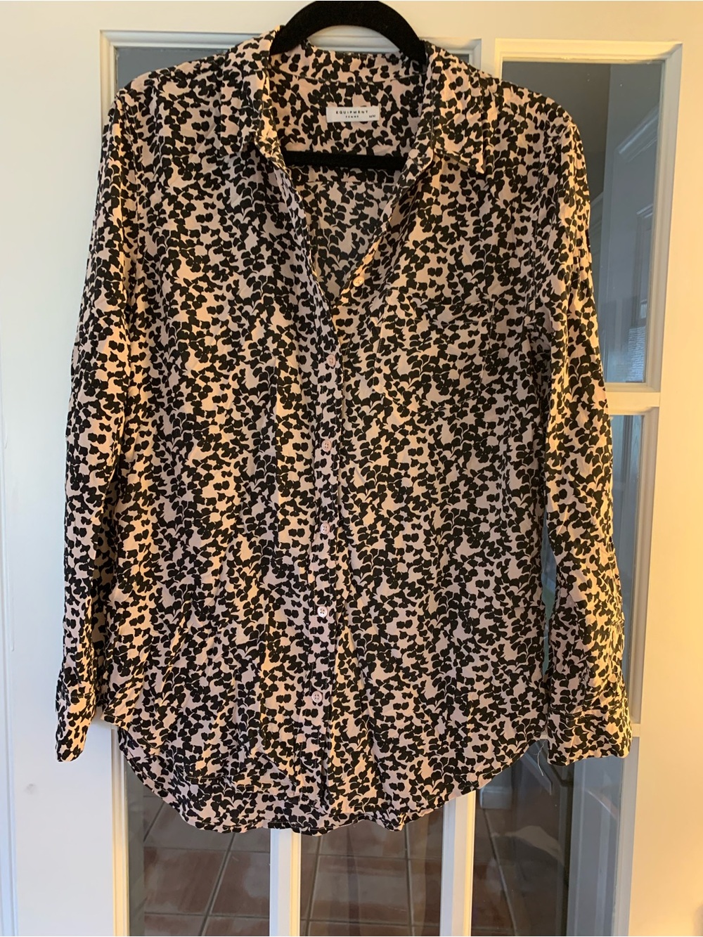 Equipment silk blouse size M pale pink black patterned button up